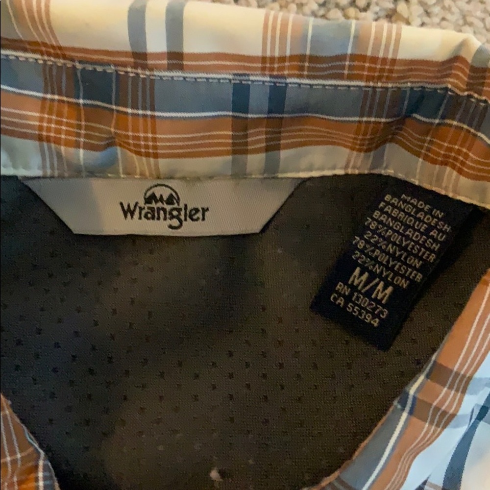 Button down - Picture 3 of 3